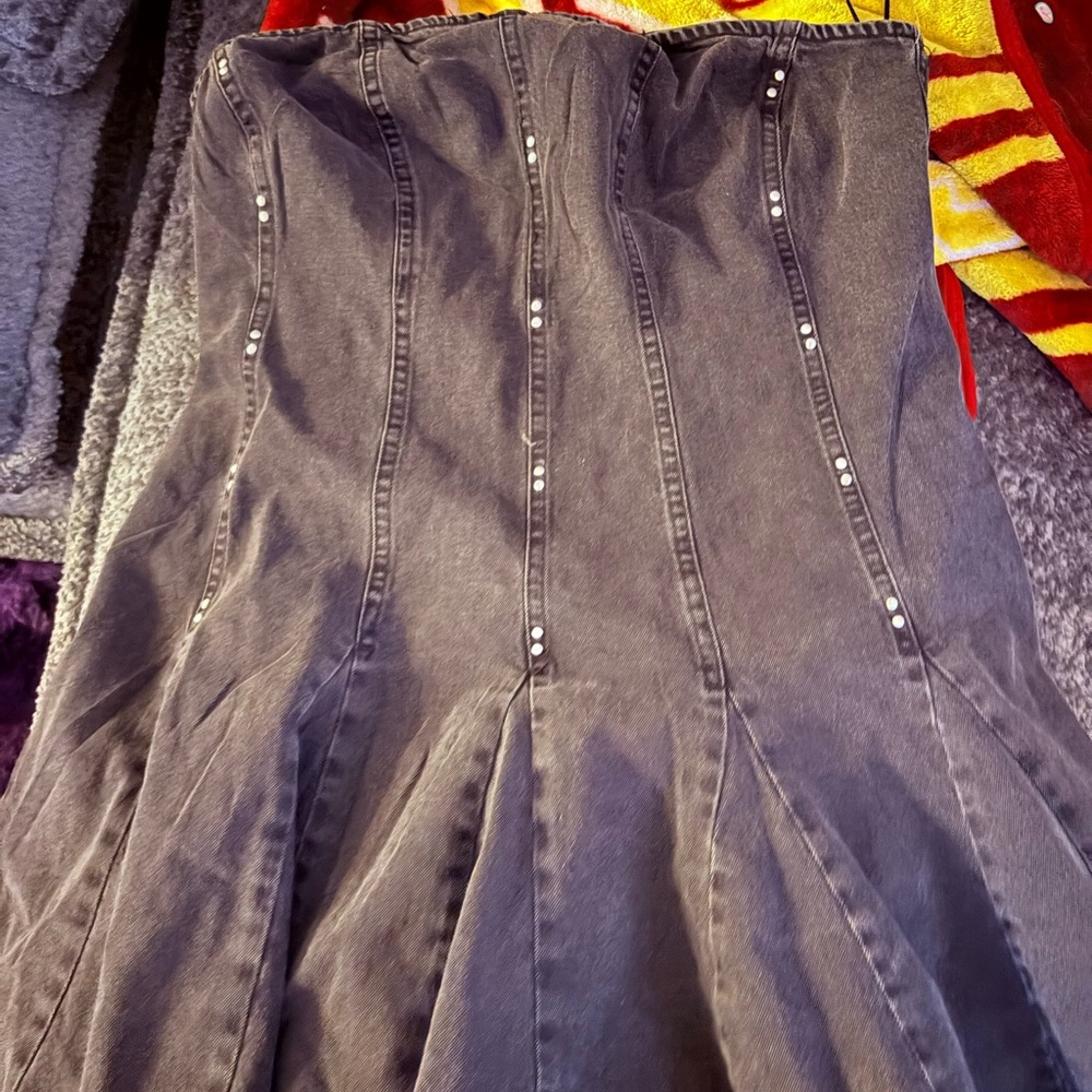 Elegant Gray Denim Dress - Picture 2 of 6